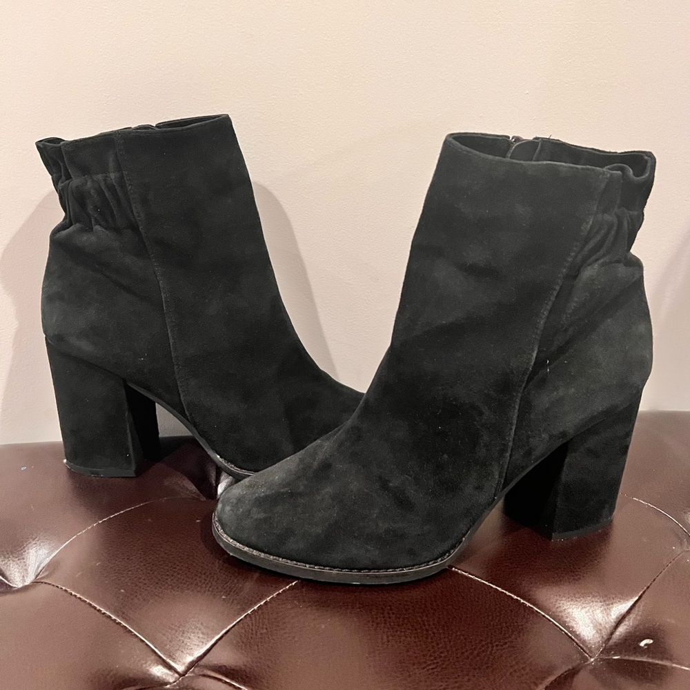 Arturo Chiang Black Suede Heeled Boots - Size 8.5
